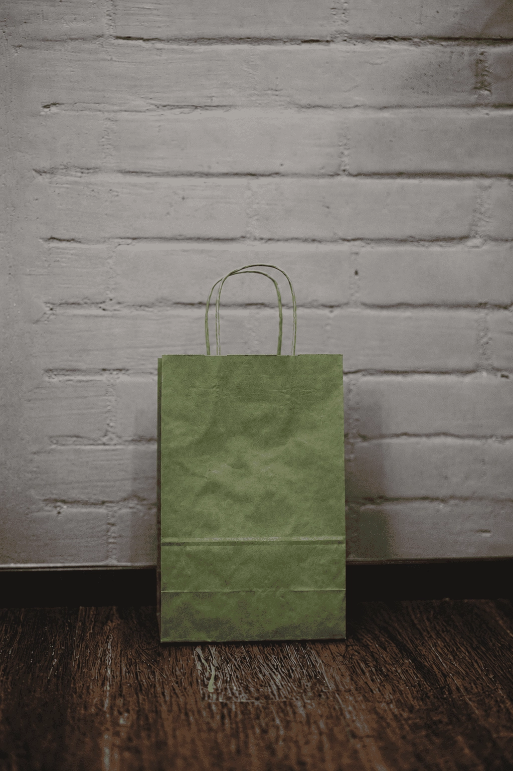 Bolsa de Papel Verde Pequeña 18x24x8 cm | Resistente y Ecológica - Imagen 2
